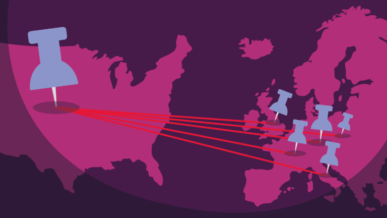 Karte von Nordamerika und Europa in vereinfachter, flächiger Darstellung. In den USA steckt eine große Pinnadel. Mehrere rote Linien führen von dieser Nadel zu mehreren Pinnadeln in Europa. Die Farben sind kräftig, überwiegend Pink, Lila und Rot.
